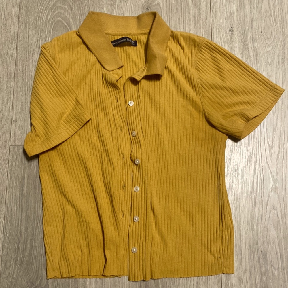 Abercrombie & Fitch Cropped Button up